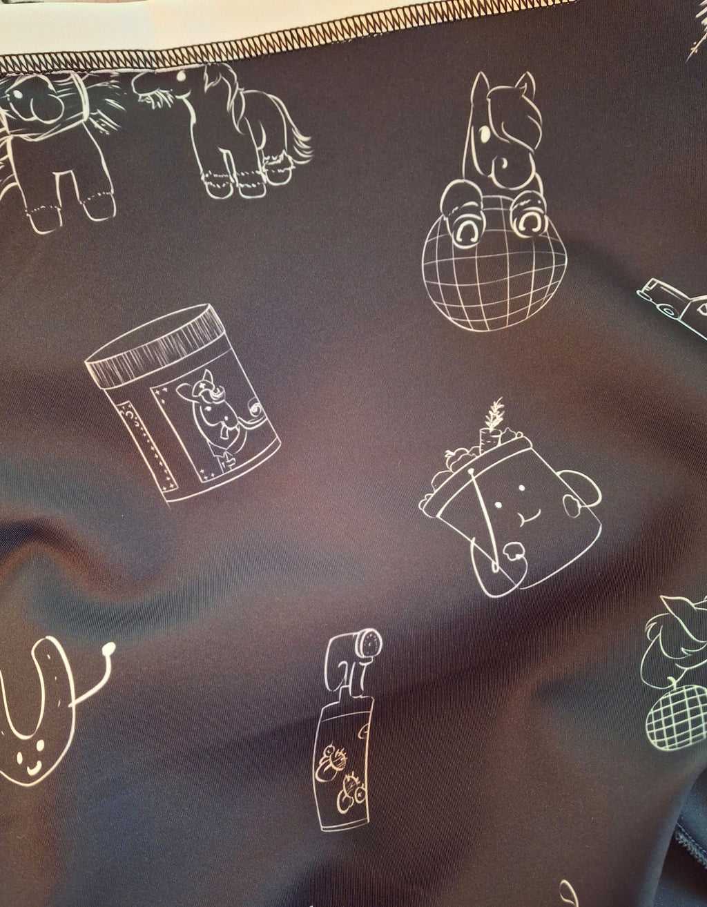 Munching Horse Tote Bag